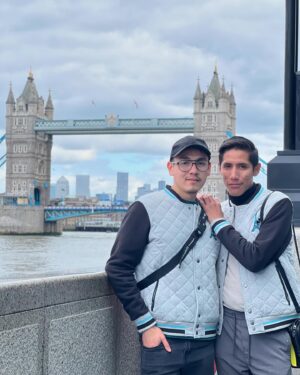 Rafael León Instagram - NOS DIJIMOS QUE SÍ 💛✨💍👬🏽
El viaje que hicimos recientemente por Europa fue increíble en muchísimos aspectos. No fue un simple viaje para conocer el mundo, sino que se convirtió en un punto clave en nuestra travesía como pareja. 
Desde hace poco más de siete años comenzamos nuestro camino juntos, agarraditos de la mano, y aunque no ha sido sencillo aquí seguimos. Ahora, toca dar el siguiente paso y queremos compartirles con mucha emoción y felicidad que nos hemos comprometido. 
Hemos experimentado muchas emociones desde el momento en el que sucedió esto y es por eso que hasta ahora lo compartimos con todos ustedes. Estamos muy contentos, emocionados y a la expectativa de todo lo que nos espera en esta nueva etapa juntos. 💛