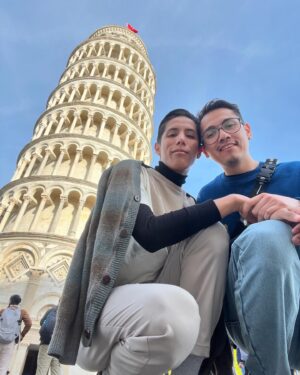 Rafael León Instagram - NOS DIJIMOS QUE SÍ 💛✨💍👬🏽
El viaje que hicimos recientemente por Europa fue increíble en muchísimos aspectos. No fue un simple viaje para conocer el mundo, sino que se convirtió en un punto clave en nuestra travesía como pareja. 
Desde hace poco más de siete años comenzamos nuestro camino juntos, agarraditos de la mano, y aunque no ha sido sencillo aquí seguimos. Ahora, toca dar el siguiente paso y queremos compartirles con mucha emoción y felicidad que nos hemos comprometido. 
Hemos experimentado muchas emociones desde el momento en el que sucedió esto y es por eso que hasta ahora lo compartimos con todos ustedes. Estamos muy contentos, emocionados y a la expectativa de todo lo que nos espera en esta nueva etapa juntos. 💛