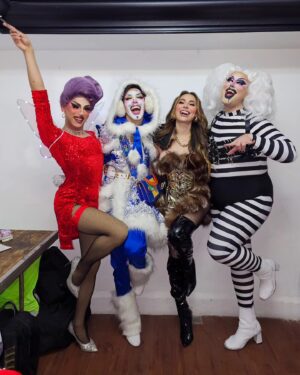 Rafael León Instagram - Reinas Suplentes en La Más Posada de @lamasdraga 🎄🎄💖💫☃️💕 @juana_guadalupe_jgdj @soypapercut @madisonbasrey Nos faltó @margaretyya y @sophiajimenezoficial ⭐️
¡Gracias a todos por tan hermosa nochee! ☺️🎄🫶

#lamasdraga #lmd #drag #draga #mexico #cpher #madisonbasrey #juanaguadalupe #papercut #navidad