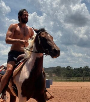 Rafael Queiroz Instagram - 🐎🖤🥾
#desplugado🔌