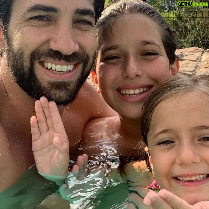 Rafael Queiroz - 3 Likes - Amores da minha vida ! ❤️❤️
Feliz dia das crianças.
#davierosa