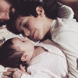 Rafael Queiroz Instagram - Amores da minha vida ! ❤️❤️
Feliz dia das crianças. 
#davierosa