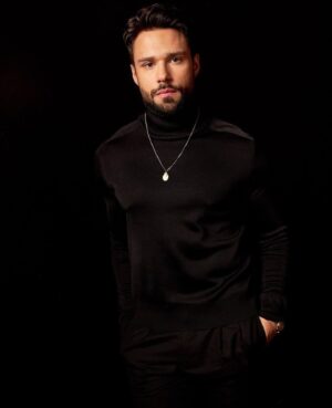 Rafael Silva Instagram - it was an honor celebrating Latino Excellence last week at @nalip_org end of year celebration. 

wearing @tomford 

1, @carlosericlopez 
2, @photosbykathlyn 
3, @stevensimione 
6, photo booth