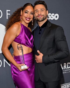 Rafael Silva Instagram - had the distinct honor of presenting the Actress Award for Television at @criticschoice 2nd annual Celebration of Latino Cinema & Television to the incomparable, @iamginatorres. 

As mentioned in the speech, Gina has been a trailblazer and inspiration in our industry not only as a Latina, but as an Afro-Cubana artist. 

in an industry where Latinos are criminally underrepresented, Gina has been and continues to be a shining example of resilience, talent and consistency.

it was such a privilege to be surrounded by Latino talent pre, during and after the award show—on and off camera. as i finished a couple interviews and moved off to an empty area, my thoughts settled and found their quiet place. it wasn’t long until a sentiment snuck up on me. it felt like I had been here before; a sentiment not so far into the distance, a feeling that might resemble home. i couldn’t help but wonder: is this how it feels to be surrounded by people that look and feel like you?

🟰

Dressed in @giorgioarmani 🖤

mu: @chezzacan