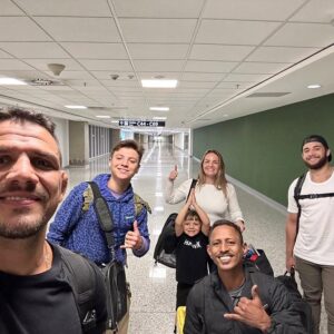 Rafael dos Anjos Instagram - 🌍✈️ 🇺🇸 Dizer adeus ao Brasil é um "até logo" cheio de emoções! Estamos animados para iniciar um novo capítulo nos EUA. Queremos expressar nossa gratidão por todo o apoio e carinho recebidos durante nossa jornada no Brasil. Enfrentaremos desafios, mas também veremos nossos sonhos ganharem vida. Com fé no coração, abraçamos o caminho do sucesso, guiados por Deus e o seu propósito em nossas vidas. Vamos sentir saudades!

************************************

Saying bye to Brazil is like a super emotional "see you later"! We're stoked to kick off a new chapter in the US. Huge thanks for all the support and love we got during our Brazil journey. Challenges are coming, but we're also gonna see our dreams come alive. With faith in our hearts, we're embracing the success path, guided by God and his plan for us. We'll miss this place for sure!
.
.
.
.

#MovingToUSA #NewBeginnings #Texas #USA #thanks #MudançaParaOsEUA #NovaVida #texas #EUA #gratidão  #ufc
