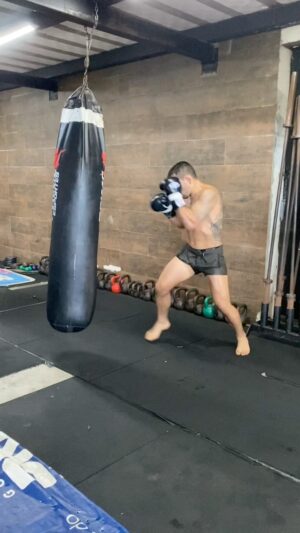 Rafael dos Anjos Instagram - Entre o sonho e sua realização existe um caminho. Você está preparado para percorrer o caminho?

Between a goal and it’s fulfillment there’s a path. Are you ready to take this path?