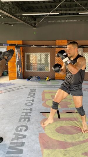 Rafael dos Anjos Instagram - Primeiro treino pós cirurgia! Foram quase 2 meses parado, e agora está na hora de voltar com tudo para recuperar o condicionamento e fazer o que mais amo nessa vida.

A preparação desse retorno não é simples, mas em Julho eu estou de volta.
Diz aí, com quem vocês gostariam de me ver lutando?

——

First training session after surgery! I’ve been out for almost 2 months, but now it’s time to come back stronger, recover my conditioning and do what I love the most in this life.

Getting ready for this comeback ain’t easy, but come July, I’m gonna be back in the game.

So, who would you like to see me fight next?