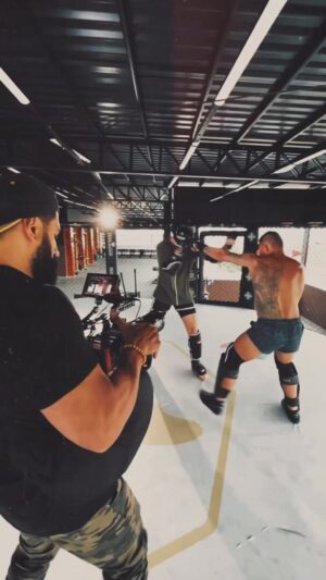 Rafael dos Anjos Instagram - The UFC crew came to shoot my training and get some interviews for fight day. 🎬 The 12th is getting closer! Let’s go! 👊🏻
*******************************************************
A galera do UCF veio filmar o treino e pegar algumas entrevistas para o dia da Luta. Dia 12 está se aproximando, vamos nessa! 👊🏻
.
.
.
#ufc #ufcpass #ufcbrasil #shooting #ufcfighter