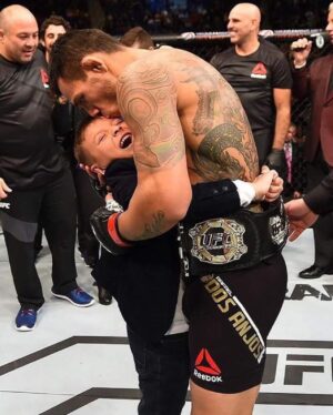 Rafael dos Anjos Instagram - Happy Father’s Day to all the father’s out there. Have a blessed Sunday 🙏🏽