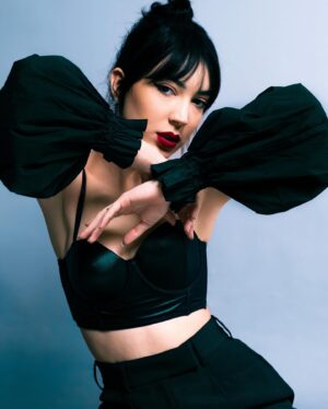 Rafaela Andrade Instagram - 🖤 

ph @rafreitasx 
assistência @vitorconza 
styling @witchystyling