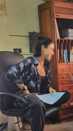 Rafaela Covas Instagram - Making of O Reencontro e A Europa Na Esplanada. 

Produção: @faprodutora 

Guião: @bibica77 

Interpretação: @catarina_leiria, @diana_nicolau e @melhorsena 

Direção artística: @rafaelacovas 

Sonoplastia: @andre_de_almeida 

Estúdio: @guel_audiovisuais 

•
•
•

#behindthescenes #behindthemic #storytelling #storytellers #audiostories #actors #actresses #comingsoon