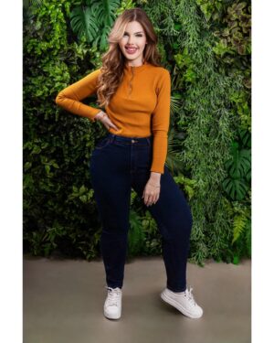 Rafaella Khatchikian Instagram - Entre suspiros e sorrisos capturados nas últimas fotos deste ensaio, despeço-me de 2023 💛 Um caleidoscópio de emoções e cores fez meu coração dançar ao ritmo do tempo que escorre pelas lentes 🤩
Já na soleira de 2024, vislumbro um novo capítulo com o sorriso da gratidão guiando meus passos 🙏 
Que as páginas por vir sejam tecidas com fios de sonhos e tons de alegria 💚

 

#2024 #anonovo #newyear #anonovo2024 #felicidade #hapiness #gratidão #gratitude #goodbye2023 #adeus2023