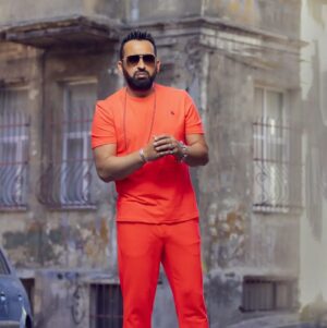 Ragga Oktay Instagram - 🤜🤛

#raggaoktay  @semihtuncermusic @metintutusphotography