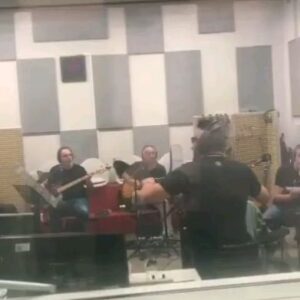 Ragga Oktay Instagram - Dün gece @trtfm de sevgili @keremdmuzik 'in sunduğu "Akustik Performans"programının konuğuydum.
İnanılmaz keyifliydi.
Tüm ekibe tekrar teşekkür ederim