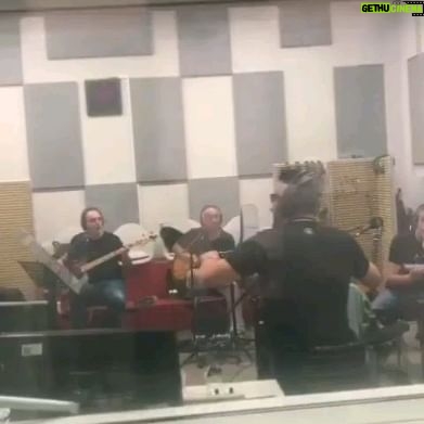 Ragga Oktay - 3 Likes - Dün gece @trtfm de sevgili @keremdmuzik 'in sunduğu "Akustik Performans"programının konuğuydum.
İnanılmaz keyifliydi.
Tüm ekibe tekrar teşekkür ederim