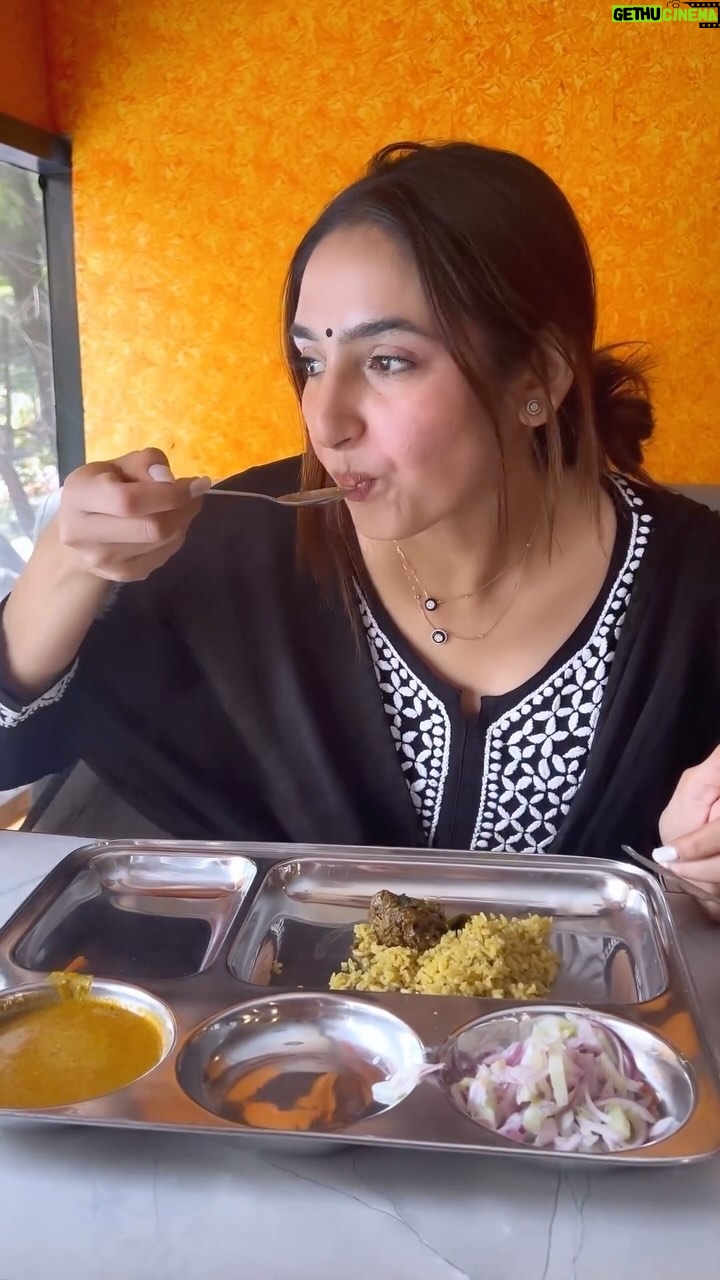 Ragini Dwivedi - 30.3K Likes - DEWANA BANA DIYA ♥️🤪😻👶💃
Lunched at the amazing Nati style restaurant
Started with the classic Goli Soda orange flavour
Biryani rice with pepper chicken and then the classic chilli chicken had to devoured
Classic meals with the best taste anytime and each time … also dad tried the mutton biryani yummmm
Must check it out when near Anand Rao circle 💕
#raginidwivedi #ragini #rdeats #foodstagram #foodporn #foodie #biryanilove #biryanilovers #naati #natistylefood #localfood #localeats #bengaluru #trendingreels #trendingnow #trendingnow #trendsetter #reelkarofeelkaro #reelitfeelit #reelinstagram #foodreels #reelsviral #reelsvideo #letseat