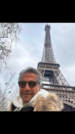Ragıp Savaş Instagram - Hello Paris🎉 #paris #eiffeltower #louvremuseum #champselysees #art #paristheater #parisoperaballet
