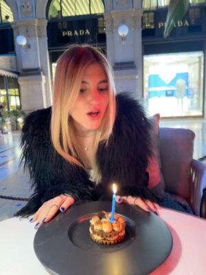 Ragıp Savaş Instagram - İyi ki doğdun kızım, yeni yaşın kutlu olsun…  #iyikidoğdunkızım @nilsavas_ #happybirthdaybabe