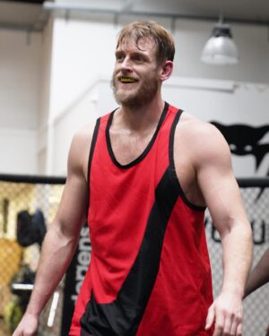 Ragnar Le Breton Instagram - Gotham est à MOI ! 

Plus que 6 jours avant que le chevalier noir débarque pour accomplir sa mission à @ares_fighting. 🦇

Merci à tous pour votre soutien. ❤️
Heussssss

#ARES13