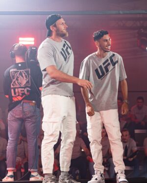 Ragnar Le Breton Instagram - Le pire trio d’internet en une photo….le plus sournois c’est celui qui s’amuse à faire des dérapages dans les côtes de Monaco petit indice il porte une sacoche ….Rdv le 2 septembre à paris pour soutenir mon frère d’amour @ciryl_gane ❤️la France est avec toi ❤️❤️ t’es une fierté nationale et un grand champion et surtout et avant tout un ami en or ❤️💪.a l’occasion de cet événement @celio_benormal organise un concours dans le quel il y’a des places à gagner pour lufc paris et un voyage à Vegas pour lufc 296 pour gagner tout ça il vous suffit de vous rendre  sur le poste épinglé de @celio_benormal ❤️🇫🇷💪bonne chance à tout les représentants français sur la carte @benoitst_denis @will_gomis @morgan_chapa @taylor_d.i_ @manonfiorot_mma on es tous avec vous ❤️🇫🇷🇫🇷🇫🇷🇫🇷force aussi à @volkan_oezdemir
