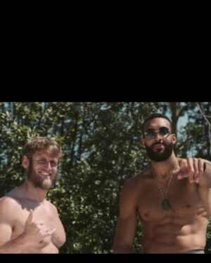 Ragnar Le Breton Instagram - Ma femme me dit depuis plusieurs mois va te détendre 3 ou 4 jours sa te ferait du bien ….et elle avait raison !!!!batterie rechargée prêt pour la tournée …j’en profite aussi pour vous dire merci ….merci de soutenir et sa me rassure de voir que des gens sont dans le même délire que moi ❤️❤️❤️❤️heussssssss the king issss backkkkkkkkk(Connor ma mis une leçon de charisme hier 🤣🤣🤣🤣🤣j’étais comme un enfant )il m’a demander si j’étais irlandais ☘️ j’ai dit non ….il m’a répondu demande à ta mère si elle n’a pas voyager en Irlande 🇮🇪…..je sais pas comment je doit le prendre ….
