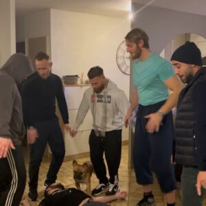 Ragnar Le Breton Instagram - Méthode a appliquer  pour les gens qui veulent prendre la voiture bourrés …..pas d’alcool au volant .bonne Année à tous ❤️❤️❤️et n’oublions pas la sécurité avant tout 💪💪💪💪