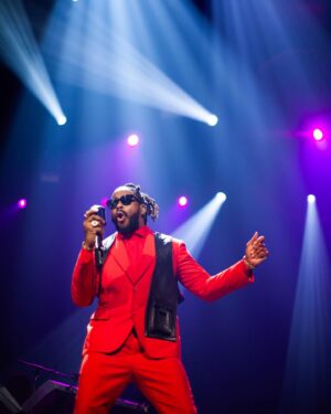 Raheem DeVaughn Instagram - I am one of one. 
♥️🌹💫☝🏾🔗 

“This is Love” from the 
Fall In Love project 
link in the bio 🔗

Content By : @work4urslf / @chris1st 📸
@coolkidsforeverdmv 

#StreamRaheemDeVaughnMusic 
#BuyTheArtFromTheArtist