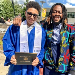 Raheem DeVaughn Instagram - Congratulations to one of my heart beats and Sun aka Son 🌞 and all the bright , brilliant graduates of Sherwood class of 2024. 🎓

🌞 May Allah continue to protect you , guide your steps & bless you in this next chapter of life. Dad ❤️🙏🏾🫶🏾✨💪🏾

 “Purify my eyes” @dee1music feat. @raheem_devaughn 

#WeLiving 
#AllPraisesDue