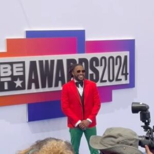 Raheem DeVaughn Instagram - BET AWARDS 24 🫶🏾✨🏁 

“THIS PROTECTED BY THE RED THE BLACK AND THE GREEN” ♥️🖤💚

🗣️ VANGLORIOUS