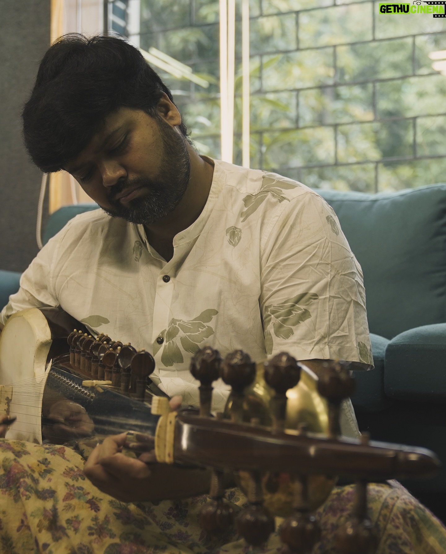 Rahul Deshpande - 7.9K Likes - The process of creating a pattern of notes to match the mood of the lyrics creates a meaningful song. It’s the most satisfying experience. I have always enjoyed the moments of making the music more than the actual song. And who better to share my musical moments than dear Priyanka and Sarang. Priyanka, you have given true justice to my thoughts. And sarang thanks for adding your spice !
खूप मनापासून केलेला प्रयत्न ! दोन अभंग, लवकरच घेऊन येतोय ! 📷 @pradyumna_pathak #abhang #ashadhiekadashi