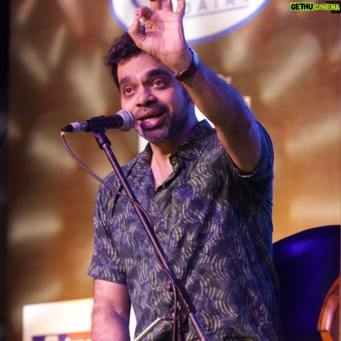 Rahul Deshpande - 10.2K Likes - "An unforgettable night in Kolhapur! It was a joy to return after 6 months and share the stage with my sister @matedeepti. A huge thanks to @sakaleventskolhapur for organizing such a fantastic concert.
Styled by - @style_by_apurva
Shirt by - @tanak.in