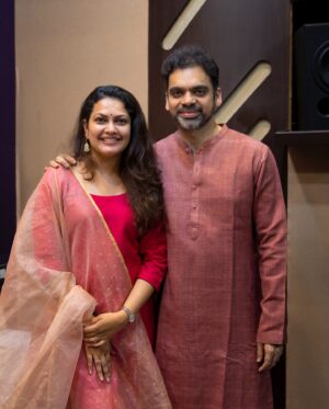 Rahul Deshpande Instagram - The process of creating a pattern of notes to match the mood of the lyrics creates a meaningful song. It’s the most satisfying experience. I have always enjoyed the moments of making the music more than the actual song. And who better to share my musical moments than dear Priyanka and Sarang. Priyanka, you have given true justice to my thoughts. And sarang thanks for adding your spice !

खूप मनापासून केलेला प्रयत्न ! दोन अभंग, लवकरच घेऊन येतोय ! 📷 @pradyumna_pathak #abhang #ashadhiekadashi