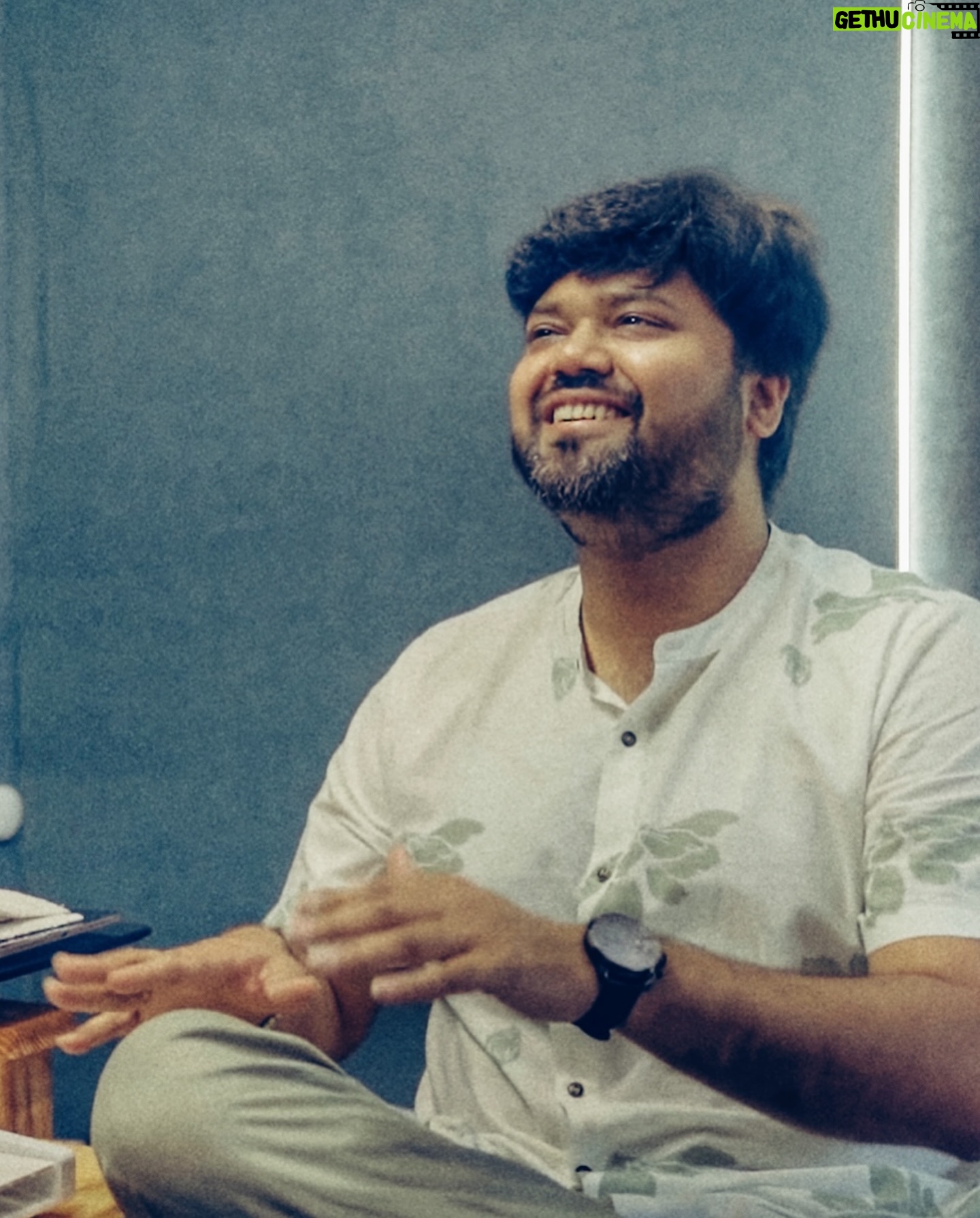 Rahul Deshpande - 7.9K Likes - The process of creating a pattern of notes to match the mood of the lyrics creates a meaningful song. It’s the most satisfying experience. I have always enjoyed the moments of making the music more than the actual song. And who better to share my musical moments than dear Priyanka and Sarang. Priyanka, you have given true justice to my thoughts. And sarang thanks for adding your spice !
खूप मनापासून केलेला प्रयत्न ! दोन अभंग, लवकरच घेऊन येतोय ! 📷 @pradyumna_pathak #abhang #ashadhiekadashi
