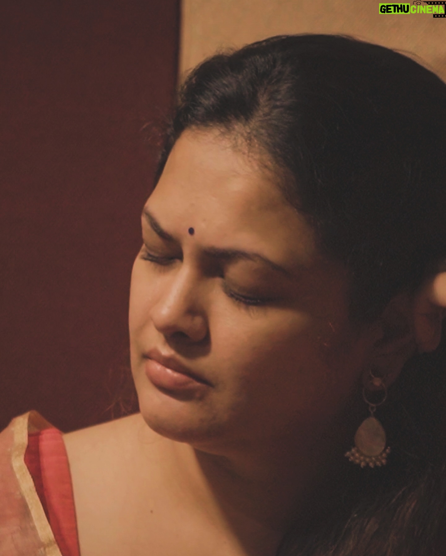 Rahul Deshpande - 7.9K Likes - The process of creating a pattern of notes to match the mood of the lyrics creates a meaningful song. It’s the most satisfying experience. I have always enjoyed the moments of making the music more than the actual song. And who better to share my musical moments than dear Priyanka and Sarang. Priyanka, you have given true justice to my thoughts. And sarang thanks for adding your spice !
खूप मनापासून केलेला प्रयत्न ! दोन अभंग, लवकरच घेऊन येतोय ! 📷 @pradyumna_pathak #abhang #ashadhiekadashi