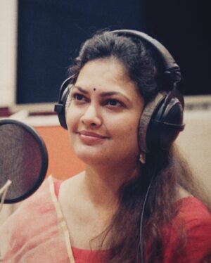 Rahul Deshpande Instagram - The process of creating a pattern of notes to match the mood of the lyrics creates a meaningful song. It’s the most satisfying experience. I have always enjoyed the moments of making the music more than the actual song. And who better to share my musical moments than dear Priyanka and Sarang. Priyanka, you have given true justice to my thoughts. And sarang thanks for adding your spice !

खूप मनापासून केलेला प्रयत्न ! दोन अभंग, लवकरच घेऊन येतोय ! 📷 @pradyumna_pathak #abhang #ashadhiekadashi