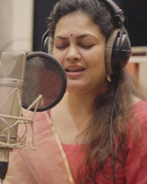 Rahul Deshpande Instagram - The process of creating a pattern of notes to match the mood of the lyrics creates a meaningful song. It’s the most satisfying experience. I have always enjoyed the moments of making the music more than the actual song. And who better to share my musical moments than dear Priyanka and Sarang. Priyanka, you have given true justice to my thoughts. And sarang thanks for adding your spice !

खूप मनापासून केलेला प्रयत्न ! दोन अभंग, लवकरच घेऊन येतोय ! 📷 @pradyumna_pathak #abhang #ashadhiekadashi