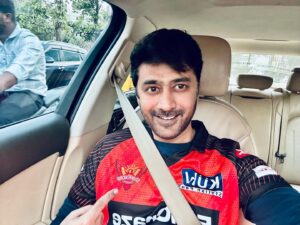 Rahul Ravindran Instagram - Before…. After 😣 Inka chalu… nenu support chese teams nenu stadium ki velthe gelavare🤧🤧 Only neutral matches from now on ra babu🤧🤧🤧