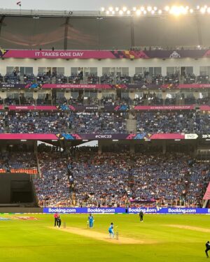 Rahul Ravindran Instagram - ♥️♥️♥️♥️😎😎😎🤘🏽🤘🏽🤘🏽🤘🏽 This year stadium visit losing streak snapped in style😎🤘🏽🤘🏽 #CWC2023 #IndPak