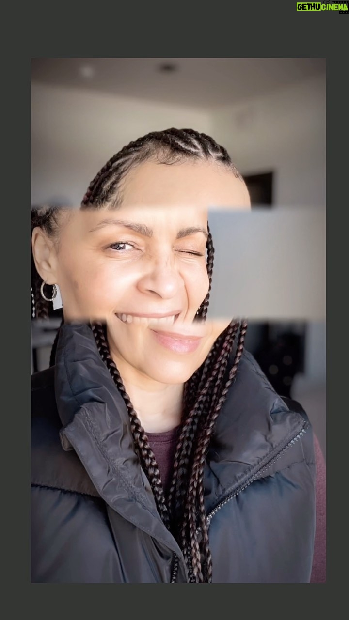 Rahvaunia - 44 Likes - • She did that • Big up @kirabbraids 🤍 I love them!!! (I totally forgot to lay my edges this morning. But Kira had them slayed and layed when she finished my braids. I also forgot a shot of the top/back. I’ll do that next. My bad 🤦🏽♀️🥴)