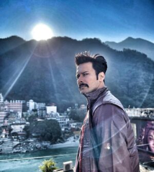 Rajneesh Duggal Instagram - One year to #InspectorAvinash .. some friends and memories are for life .. a great experience working with guruji @randeephooda , @sisodiapravinsingh @ajaysinghchaudhary @shalinbhanot @iharjindersingh1 @bshantanuofficial @chirucam @tejkarran 

Thank you @shahidhasancasting bhai for plugging me in and #neerajpathak sir for giving me Ahlawat . 

@manishjaind @aj_abhishekjaiswal  @anant.se.bhi.aage @ajju_sayal_ @hairstylist_saif #pintu #sanu 
@jelly_bean_ent @planetmediapr