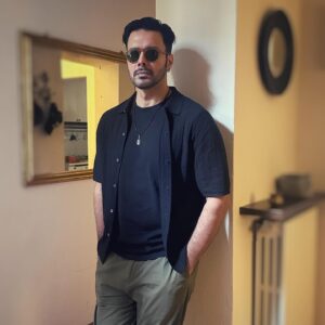Rajneesh Duggal Instagram - Your attitude is the paintbrush that colours your life .. use it well.. !! 

📸 pic courtesy : @pallaveeduggall 😎

#rajnieshduggall #rd #rdx
