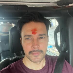 Rajneesh Duggal Instagram - A early morning drive to town  and a beautiful darshan of the Mumba Devi Maa ❤️🙌🙏

#jaimatadi #jaijagdambe 🙌❤️