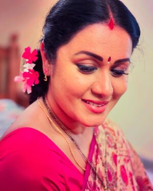 Rajshri Nair Instagram - ‘Let the flowers speak’ - just  random pic at shoot.. 😊❤️❤️❤️