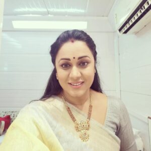 Rajshri Nair Instagram - Time for some selfies.. When sitting bored in the caravan😇 #caravandiaries #actorslife #patience