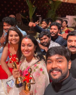 Rajshri Nair Instagram - And some more from last night with my beautiful team…❤️❤️❤️❤️❤️