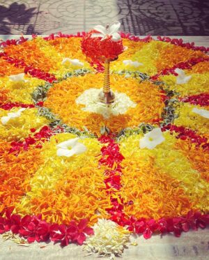 Rajshri Nair Instagram - Happy Onam to all 🌼🌼🌼🌺🌺🌺🌺🌸🌸🌸 . Tht time of the year where putting a pookolam and dressed in the traditional kasavu sari and digging into  a sumptuous Onam sadhya and busy wishing everyone a very happy Onam. 🌸🌸🌺🌺🌼🌼