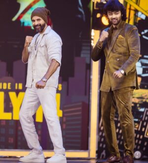 Raju Jeyamohan Instagram - With our own @sivakarthikeyan na! ❤️ outfit designed and styled by @anuparthasarathy 🥰  #maaveeranprereleaseevent #rajujeyamohan #raju #sivakarthikeyan #maaveeran