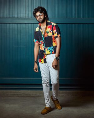 Raju Jeyamohan Instagram - Photographer : @nirmalvedhachalam 
Designer / Stylist : @anuparthasarathy
Makeup Artist : @makeupbyvaishalikrishnan
Hairstylist : @Style_mannan_93 @vurvesalon
Assistant Stylist : @wear.jefferson
Fabric Partner : @heenacollections
Stitching Partner : @iiiisyed
Accessories : @sevenstargiftshop
Footwear : @metroshoesindia
.
.
#nirmalvedhachalam #nirmalvedhachalamphotography #sneakpeek #barracuda #chennai #shoot #bar #actor #photoshoot #biggboss #biggboss5 #winner #tamilbiggboss #vijaytv #star #starvijay #fashionshoot #style #raju #rajubai