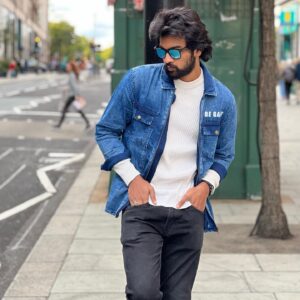 Raju Jeyamohan Instagram - The கலர் ப்ளூ 💙 #rajujeyamohan #blue #london🇬🇧