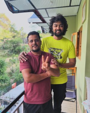 Raju Jeyamohan Instagram - Beautiful people are rare but I always get to meet them…. ⛰️ @araamretreat JOY•VINOJI•SONAKSHI•RAMU•LAKSHMI